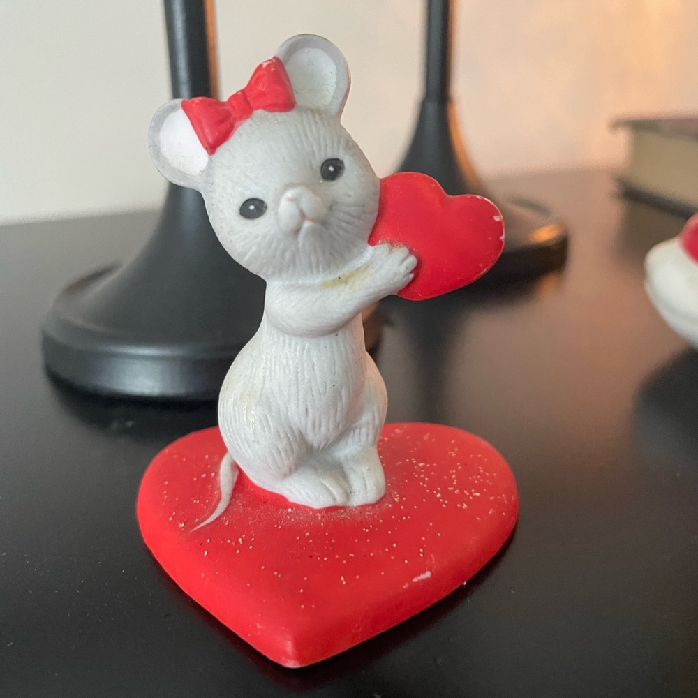 Vintage Lefton Frisky Friends Mouse Figurine 1985, Hand Painted, 04727 w Heart